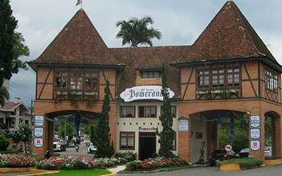 1024px-PomerodeSouthGate_400x250 1024px-PomerodeSouthGate_400x250